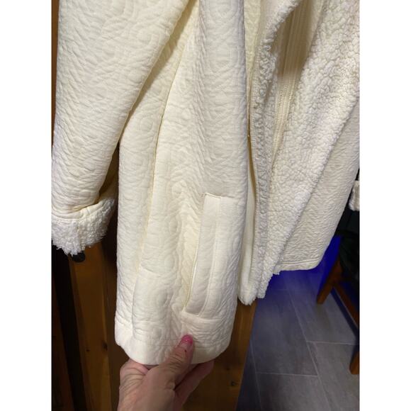 L.L. Bean Cream Sherpa Jacket - Picture 3 of 4